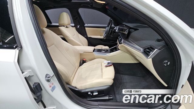 BMW 3-Series 2023 — photo 18