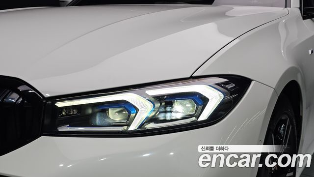 BMW 3-Series 2023 — photo 8