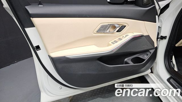 BMW 3-Series 2023 — photo 14