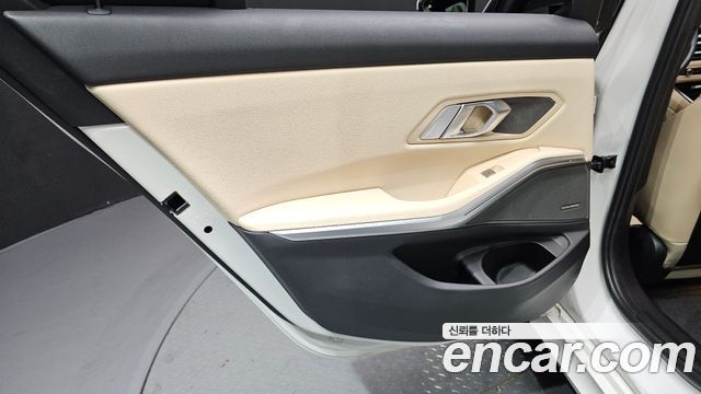BMW 3-Series 2023 — photo 15