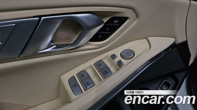 BMW 3-Series 2023 — photo 27