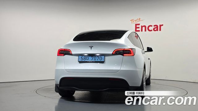 Tesla Model Y 2024 — photo 4