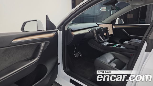 Tesla Model Y 2024 — photo 13
