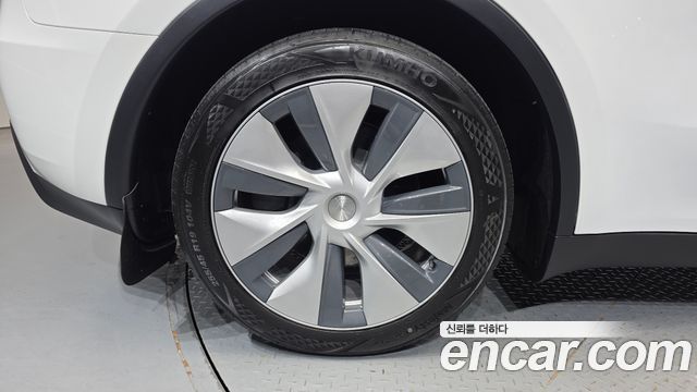 Tesla Model Y 2024 — photo 7