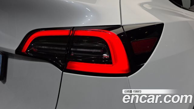 Tesla Model Y 2024 — photo 9