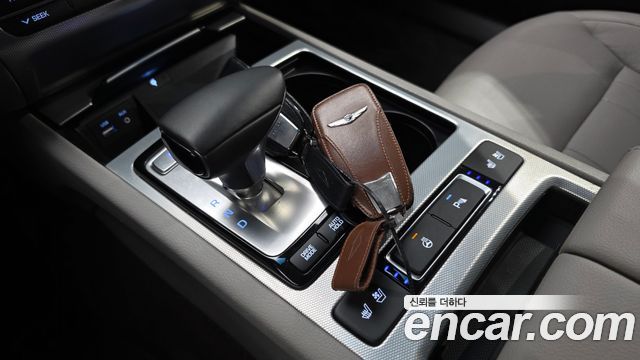 Genesis G80 2017 — photo 12