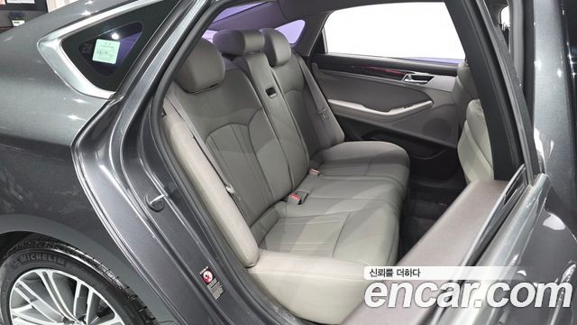 Genesis G80 2017 — photo 18