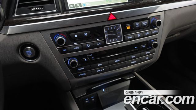 Genesis G80 2017 — photo 23