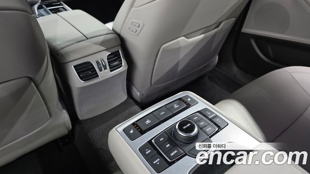 Genesis G80 2017 — photo 25