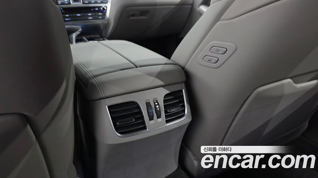 Genesis G80 2017 — photo 31