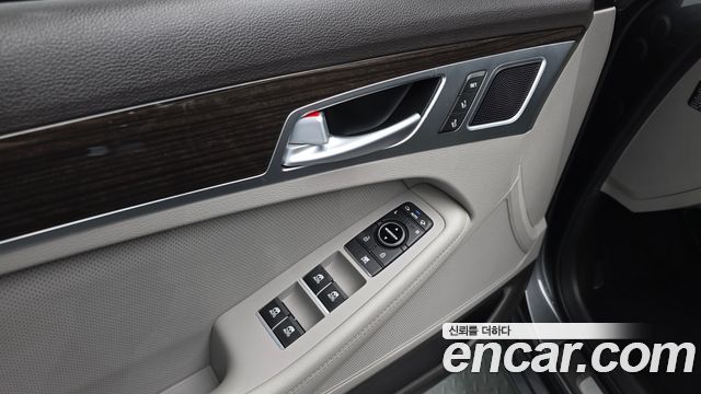 Genesis G80 2017 — photo 32