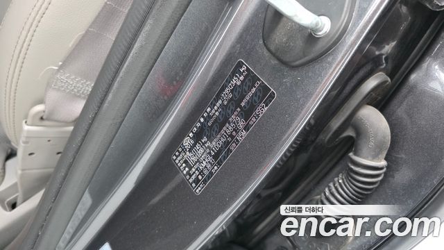Genesis G80 2017 — photo 35