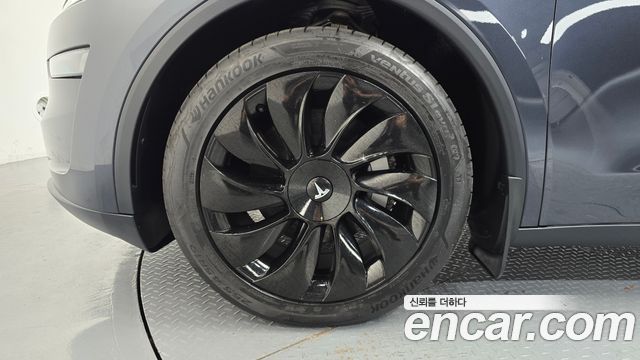 Tesla Model Y 2025 — photo 5