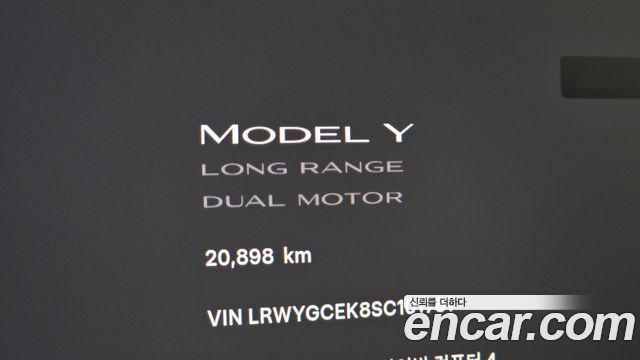 Tesla Model Y 2025 — photo 11