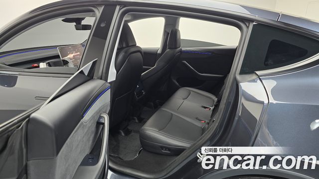 Tesla Model Y 2025 — photo 17