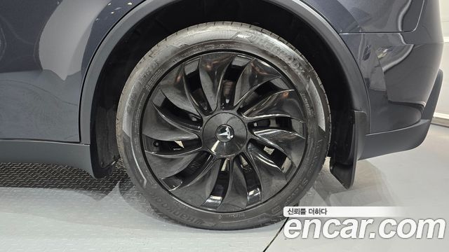Tesla Model Y 2025 — photo 7