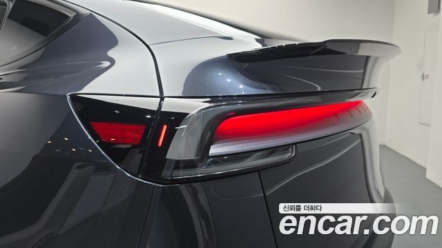 Tesla Model Y 2025 — photo 9