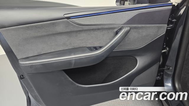 Tesla Model Y 2025 — photo 14