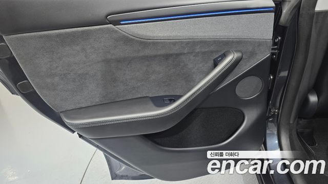 Tesla Model Y 2025 — photo 15