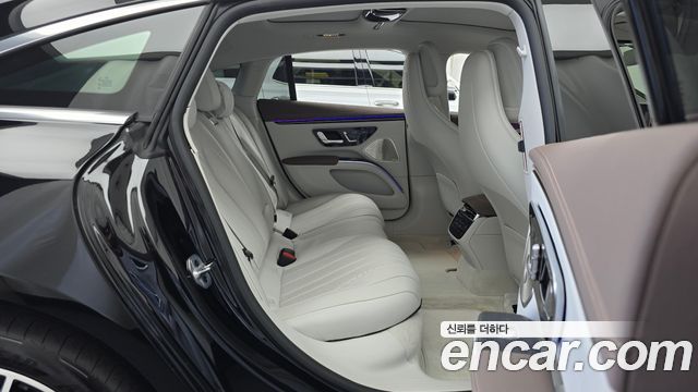 Mercedes-Benz EQS 2022 — photo 17