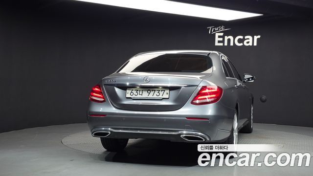 Mercedes-Benz E-Class 2018 — photo 4