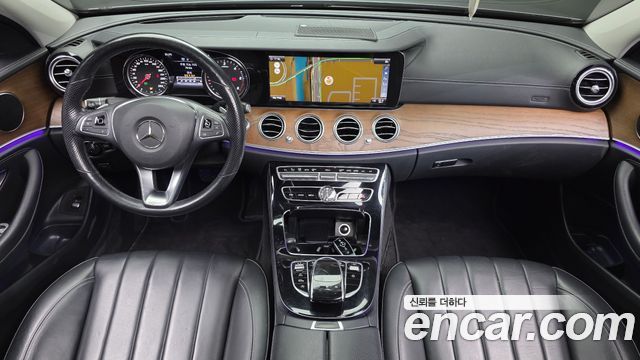 Mercedes-Benz E-Class 2018 — photo 10