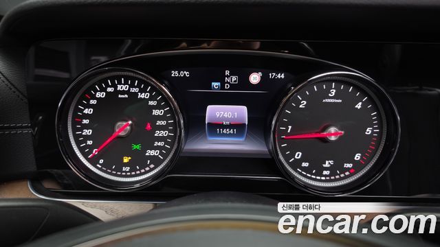 Mercedes-Benz E-Class 2018 — photo 11