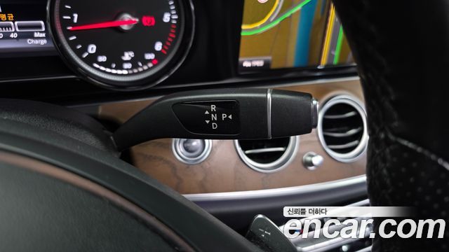 Mercedes-Benz E-Class 2018 — photo 12