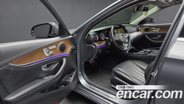 Mercedes-Benz E-Class 2018 — photo 13