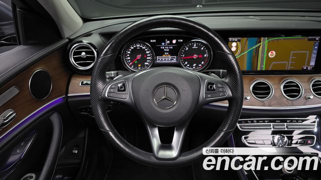 Mercedes-Benz E-Class 2018 — photo 19
