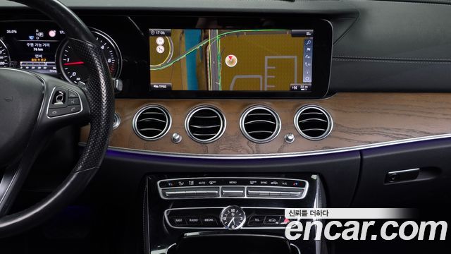Mercedes-Benz E-Class 2018 — photo 20
