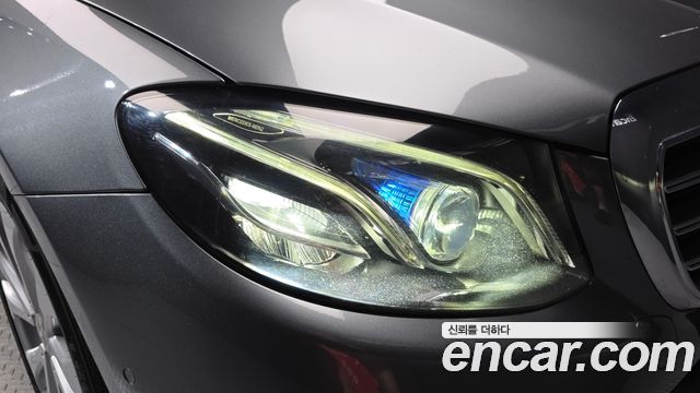Mercedes-Benz E-Class 2018 — photo 8