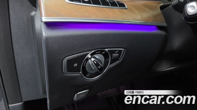 Mercedes-Benz E-Class 2018 — photo 34