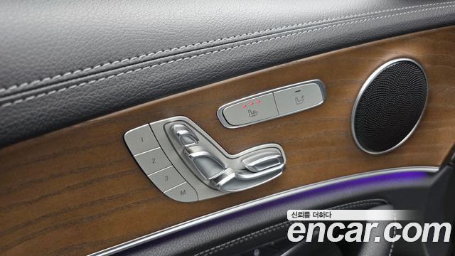 Mercedes-Benz E-Class 2018 — photo 36