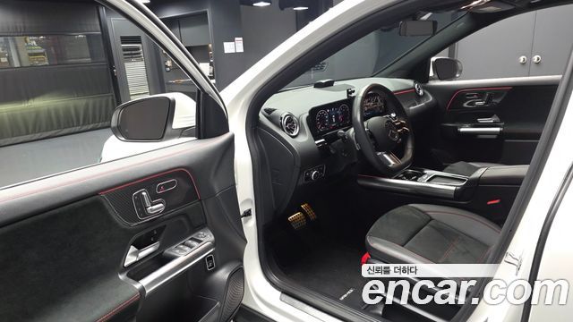 Mercedes-Benz GLA-Class 2025 — photo 13