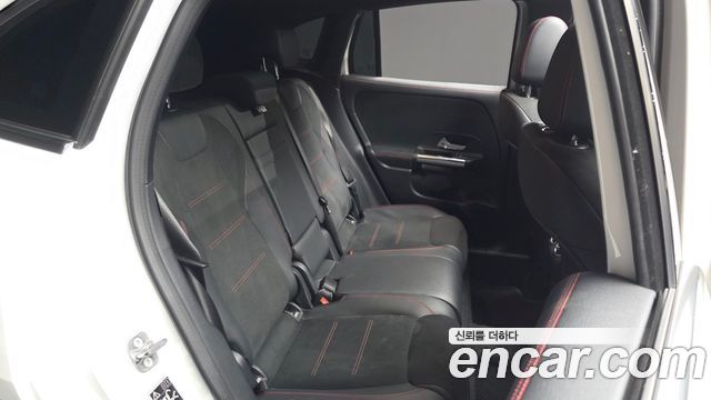 Mercedes-Benz GLA-Class 2025 — photo 17