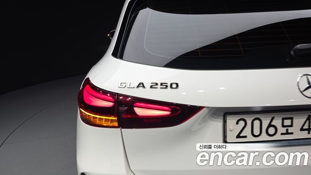Mercedes-Benz GLA-Class 2025 — photo 9