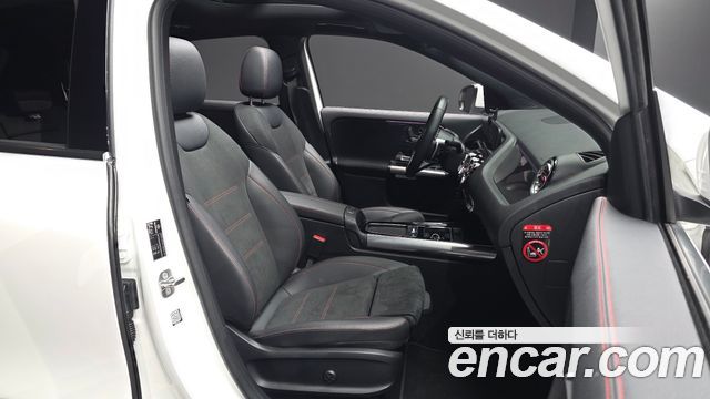 Mercedes-Benz GLA-Class 2025 — photo 16
