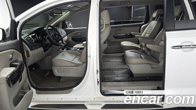 Kia Canival 2016 — photo 11