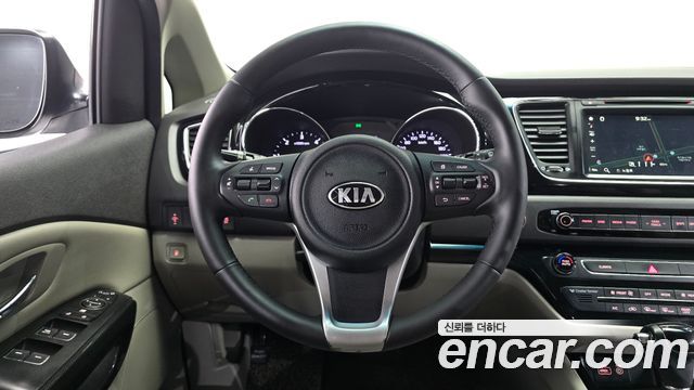 Kia Canival 2016 — photo 12
