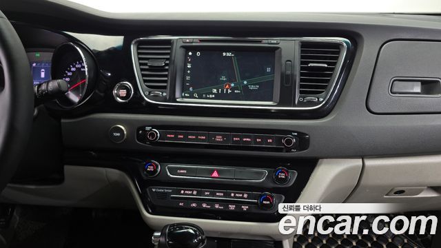 Kia Canival 2016 — photo 13