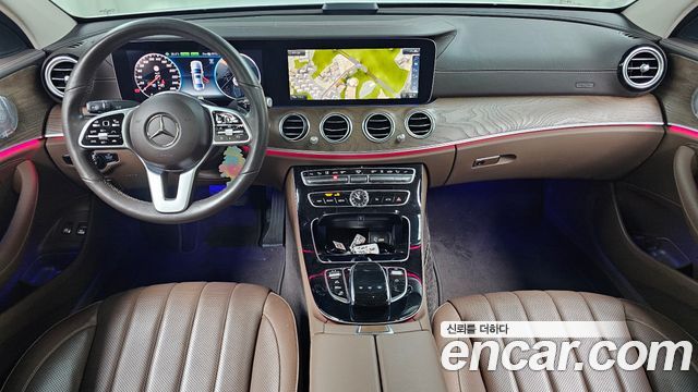 Mercedes-Benz E-Class 2020 — photo 10