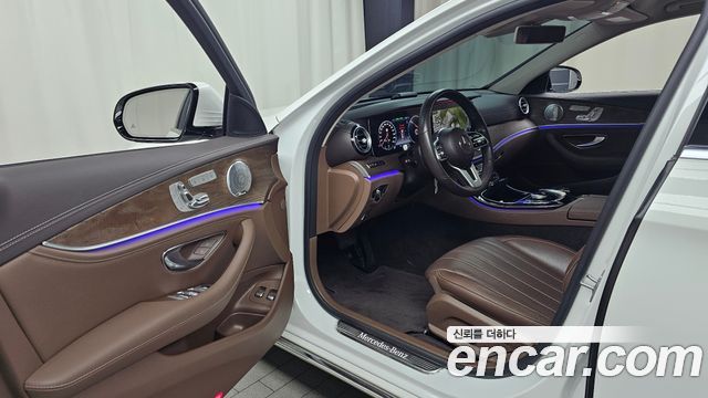 Mercedes-Benz E-Class 2020 — photo 13