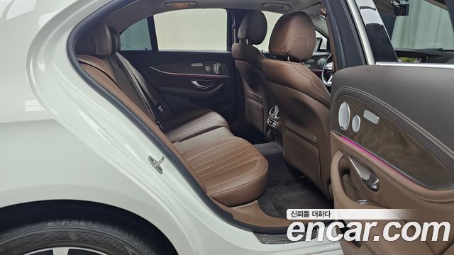 Mercedes-Benz E-Class 2020 — photo 17