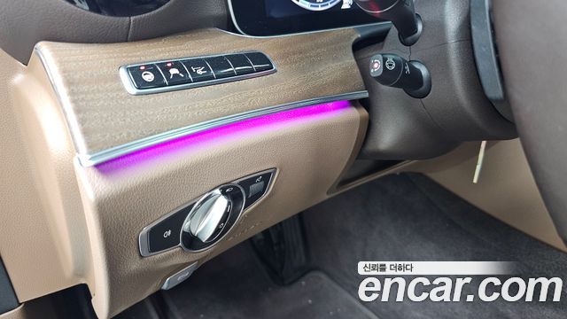 Mercedes-Benz E-Class 2020 — photo 26