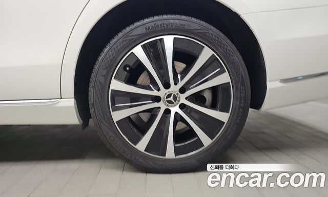 Mercedes-Benz E-Class 2020 — photo 7