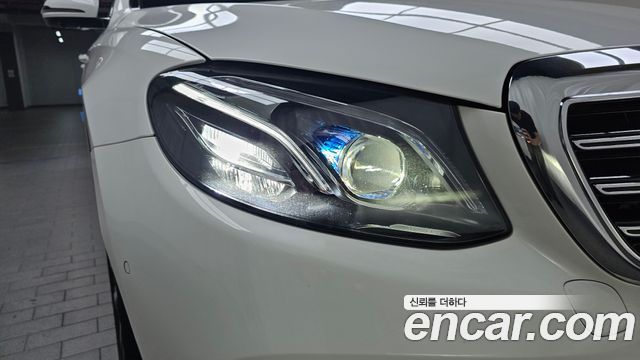 Mercedes-Benz E-Class 2020 — photo 8