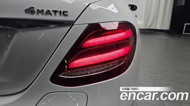 Mercedes-Benz E-Class 2020 — photo 9
