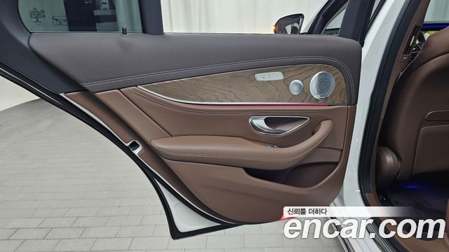 Mercedes-Benz E-Class 2020 — photo 15