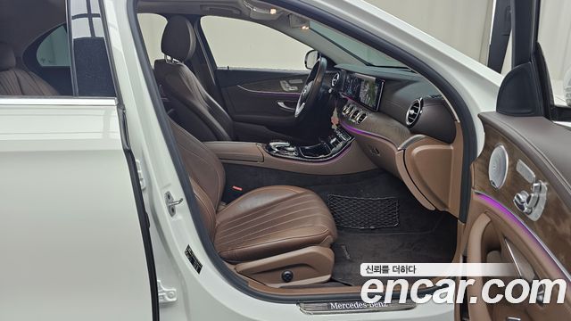 Mercedes-Benz E-Class 2020 — photo 16